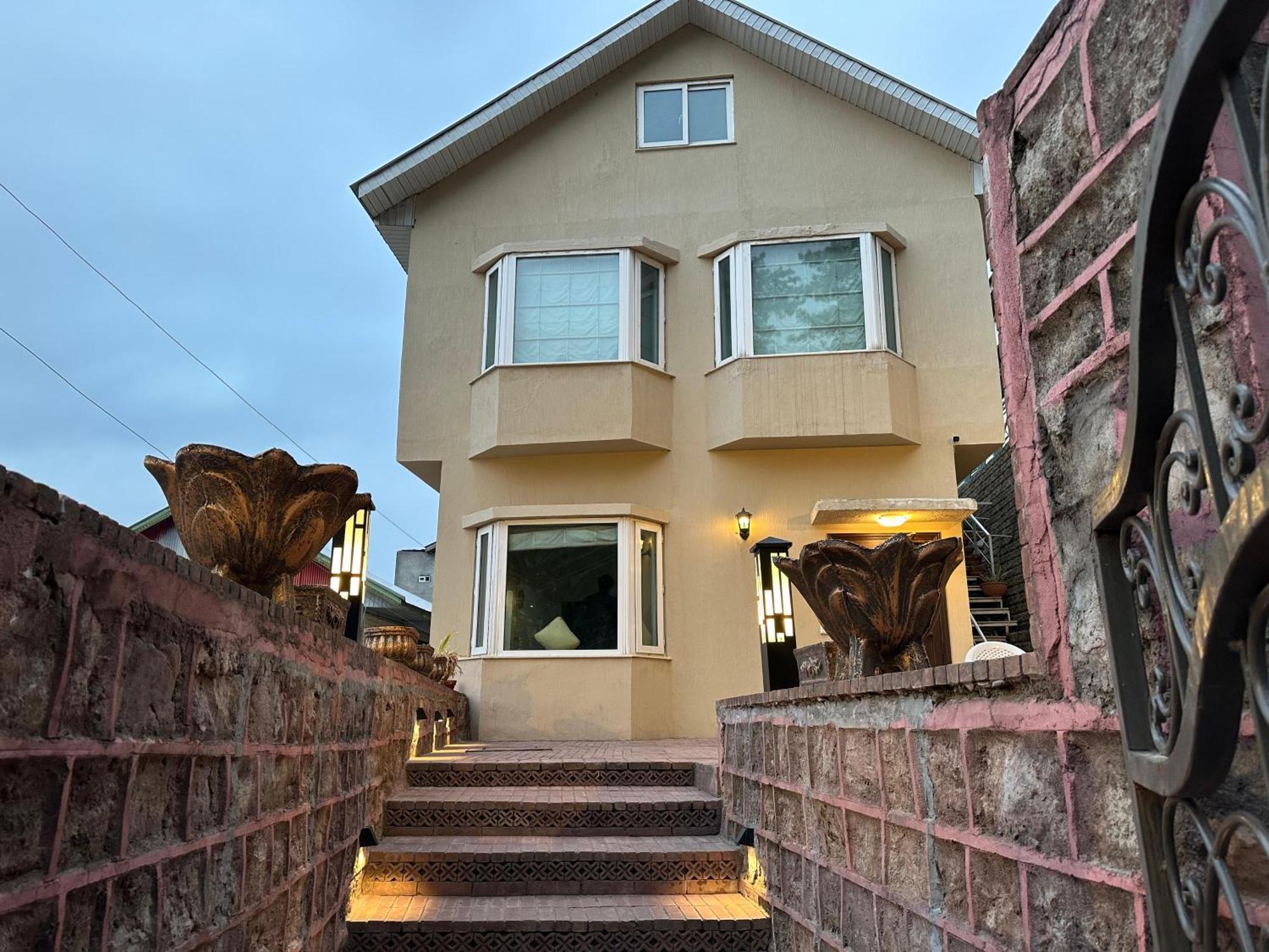 Sarah'S Lodge Murree Εξωτερικό φωτογραφία